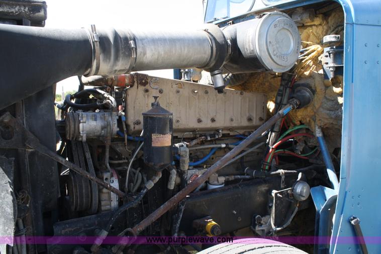 image for item A2308 1986 Freightliner FLC-64T semi truck