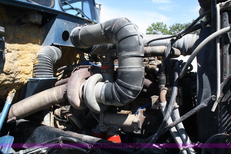 image for item A2308 1986 Freightliner FLC-64T semi truck