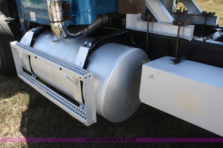 image for item A2308 1986 Freightliner FLC-64T semi truck