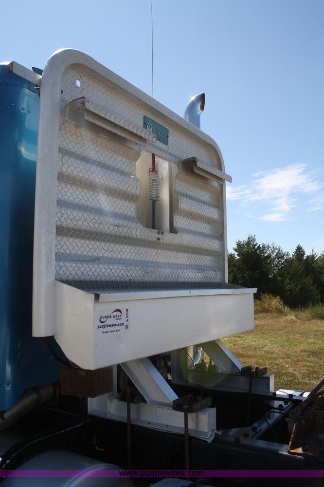 image for item A2308 1986 Freightliner FLC-64T semi truck