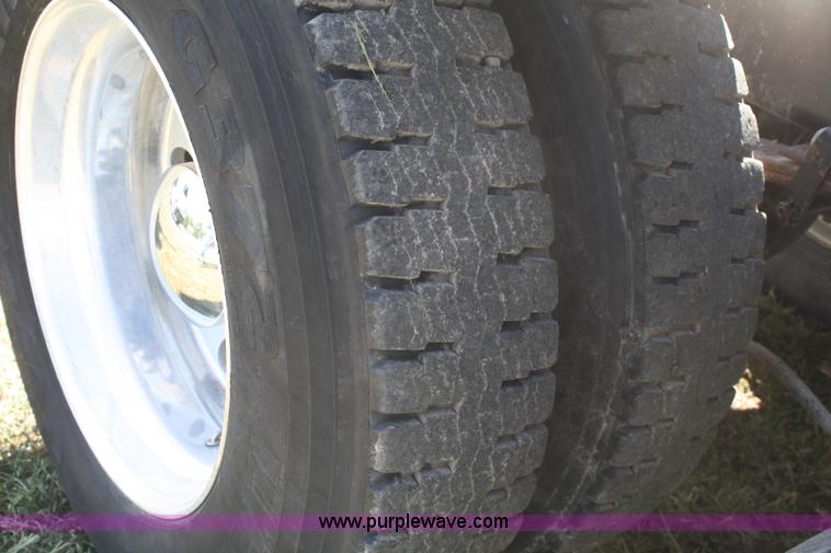 image for item A2308 1986 Freightliner FLC-64T semi truck