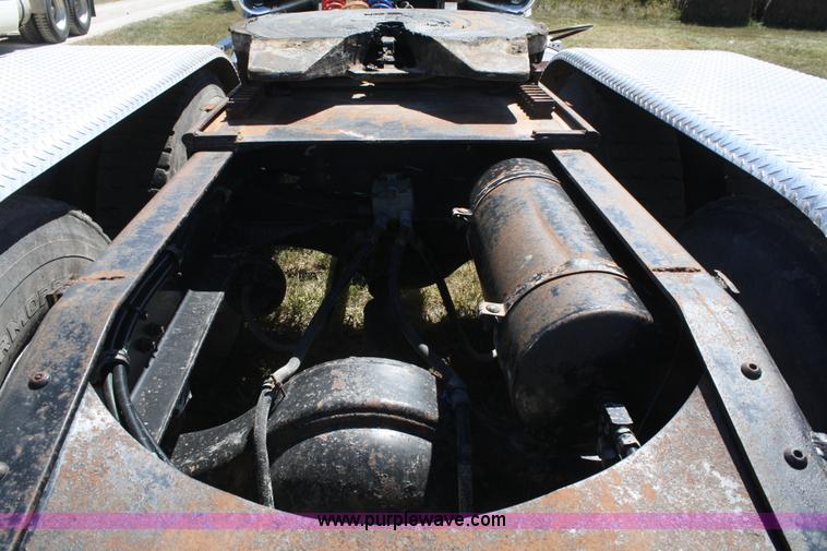 image for item A2308 1986 Freightliner FLC-64T semi truck