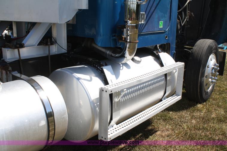 image for item A2308 1986 Freightliner FLC-64T semi truck