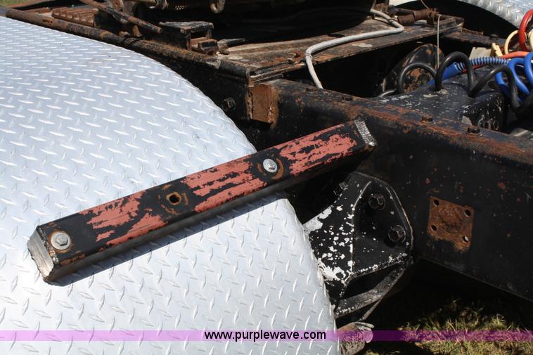 image for item A2308 1986 Freightliner FLC-64T semi truck