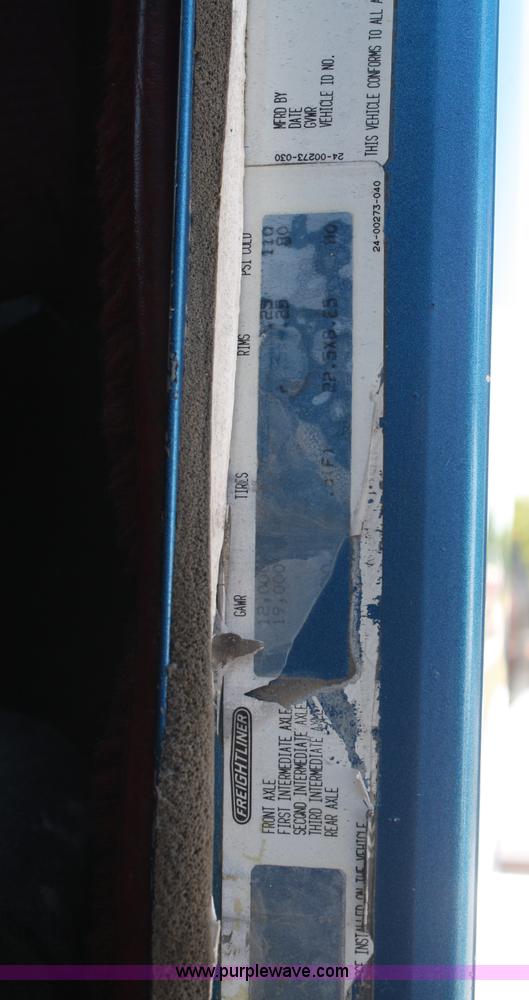 image for item A2308 1986 Freightliner FLC-64T semi truck