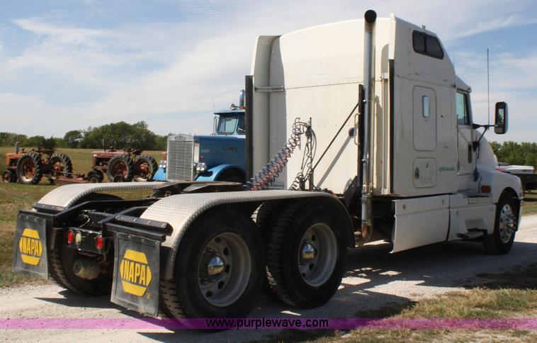 image for item A2310 1995 Kenworth T600 semi truck