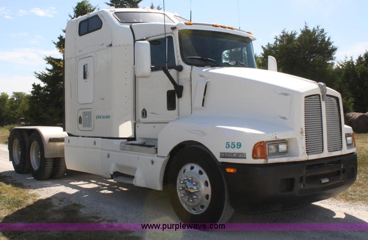 image for item A2310 1995 Kenworth T600 semi truck