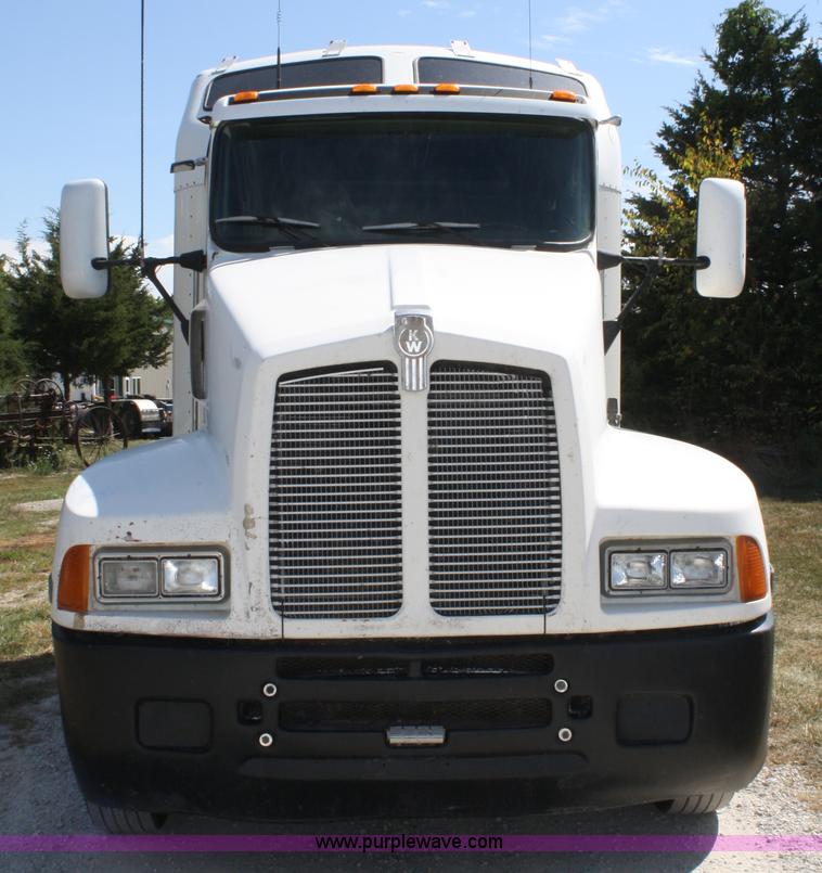 image for item A2310 1995 Kenworth T600 semi truck