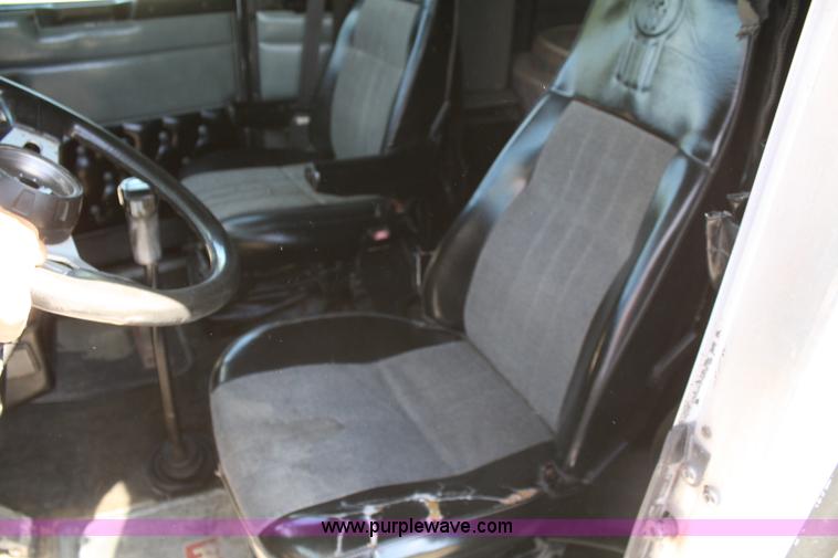 image for item A2310 1995 Kenworth T600 semi truck