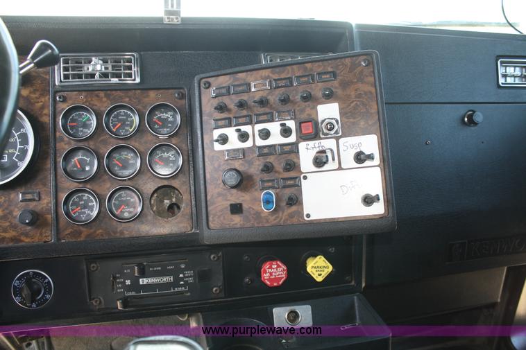image for item A2310 1995 Kenworth T600 semi truck