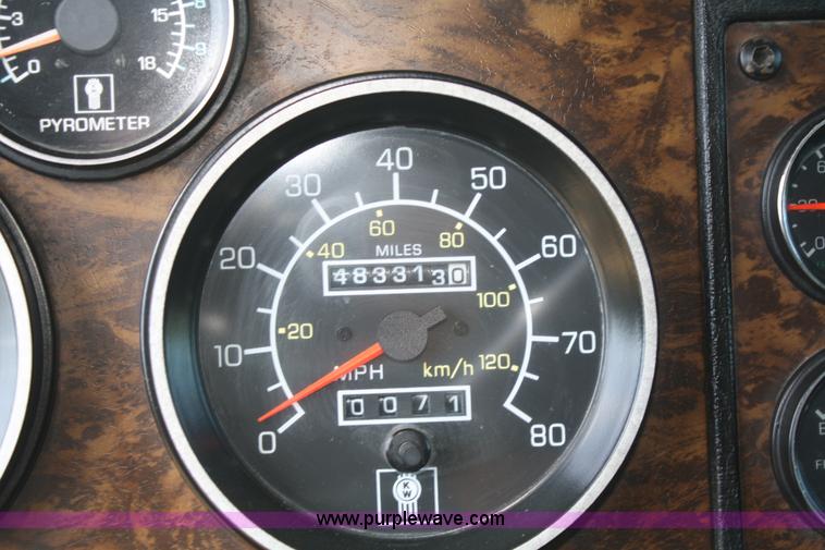 image for item A2310 1995 Kenworth T600 semi truck