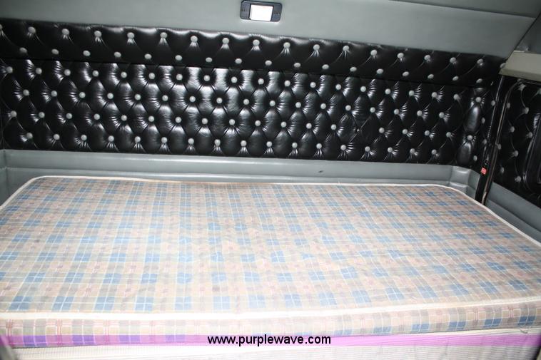 image for item A2310 1995 Kenworth T600 semi truck