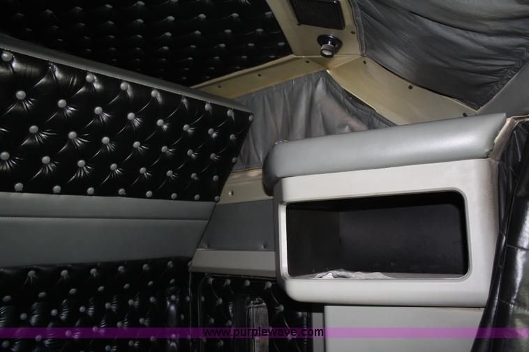 image for item A2310 1995 Kenworth T600 semi truck