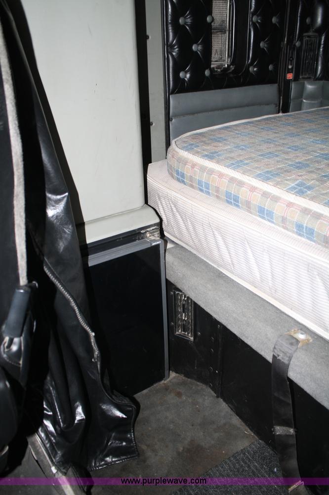 image for item A2310 1995 Kenworth T600 semi truck