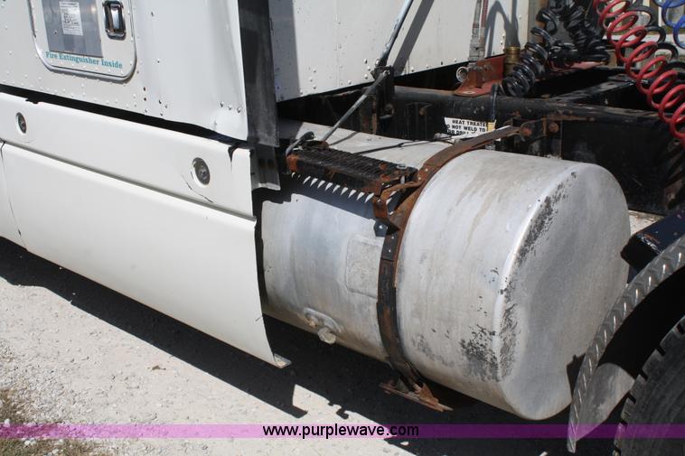 image for item A2310 1995 Kenworth T600 semi truck