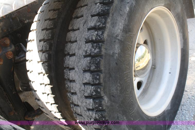 image for item A2310 1995 Kenworth T600 semi truck