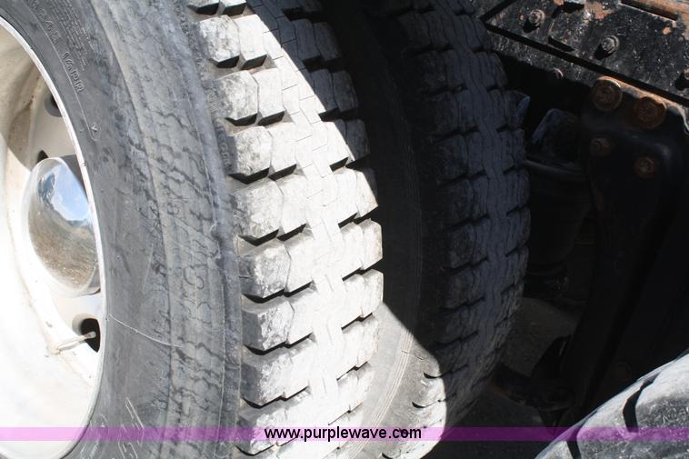 image for item A2310 1995 Kenworth T600 semi truck