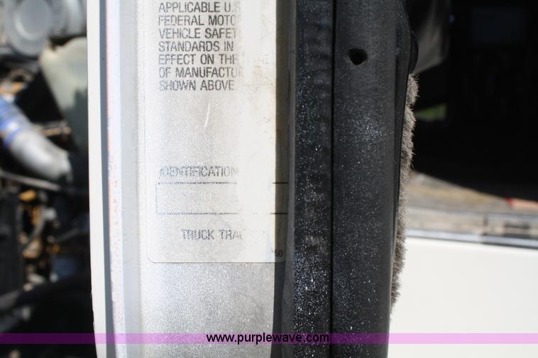 image for item A2310 1995 Kenworth T600 semi truck