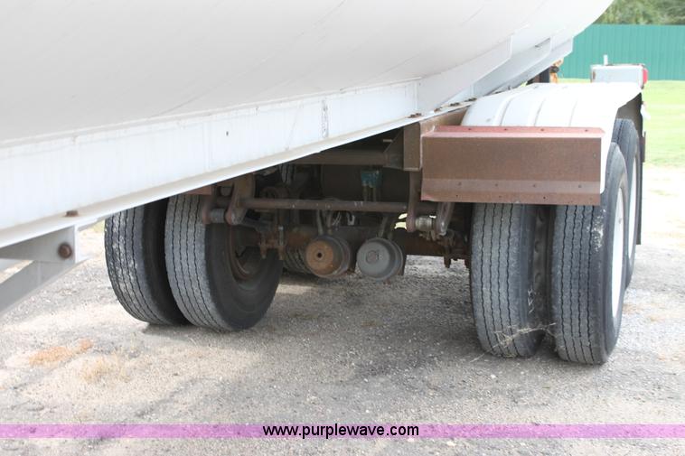 image for item A2717 1986 VIM tanker trailer