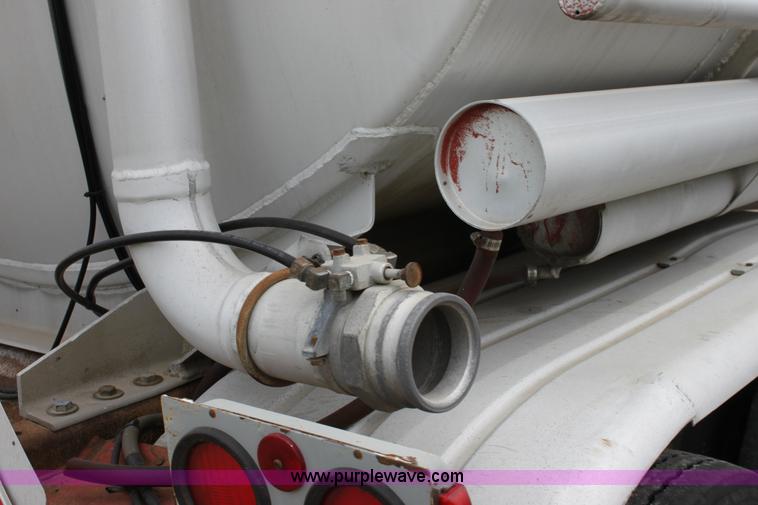 image for item A2717 1986 VIM tanker trailer
