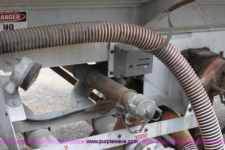 image for item A2717 1986 VIM tanker trailer