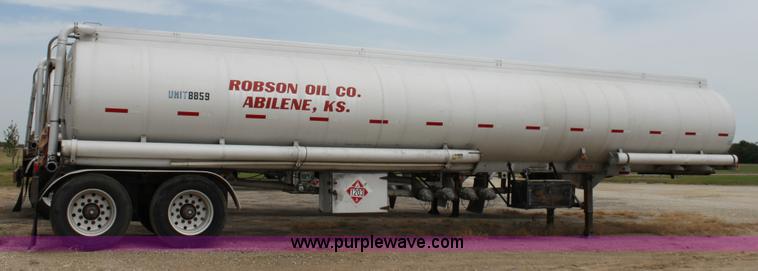 image for item A2718 1979 Pullman Trailmobile tanker trailer