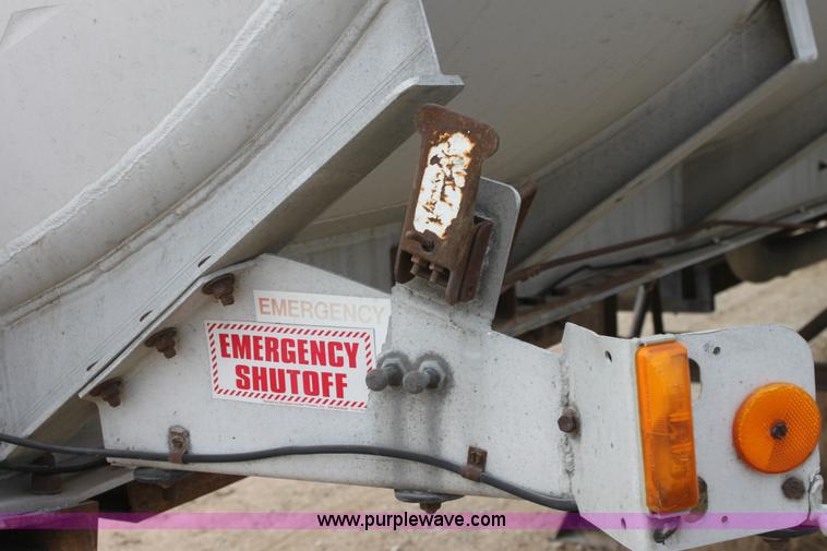 image for item A2718 1979 Pullman Trailmobile tanker trailer