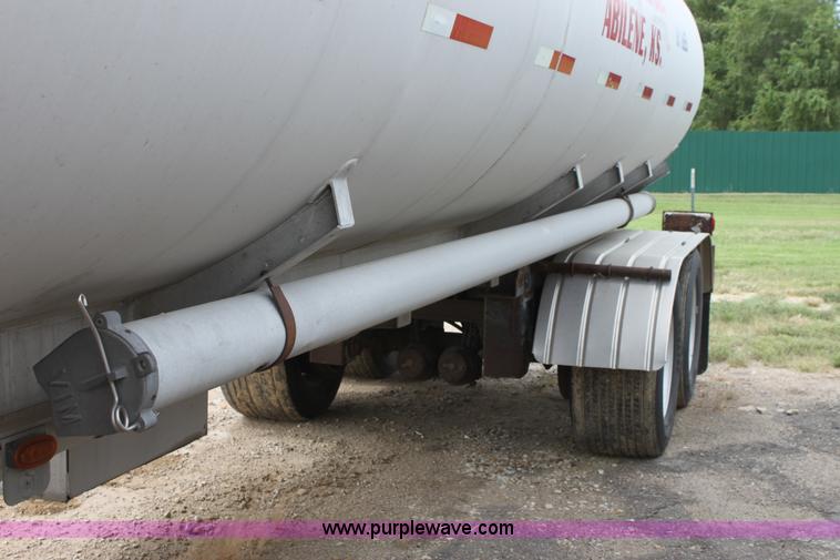 image for item A2718 1979 Pullman Trailmobile tanker trailer