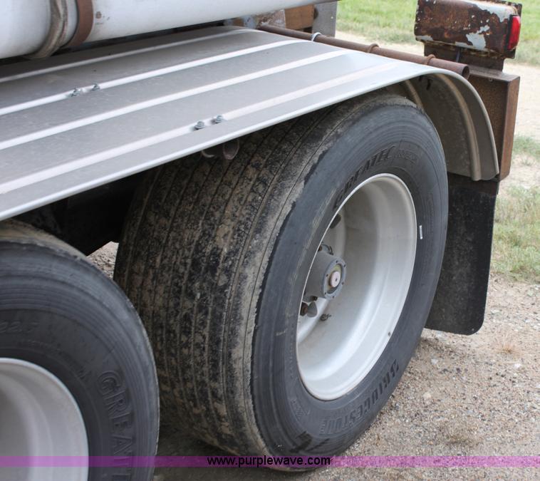 image for item A2718 1979 Pullman Trailmobile tanker trailer