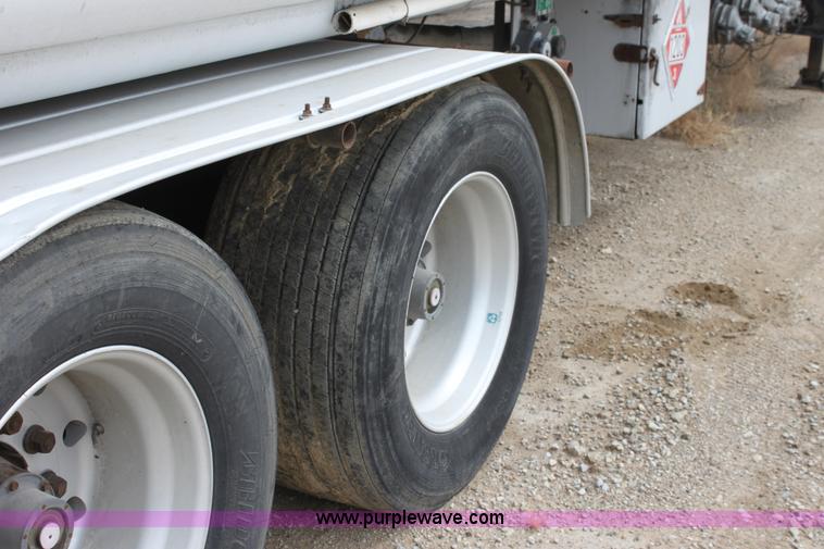 image for item A2718 1979 Pullman Trailmobile tanker trailer