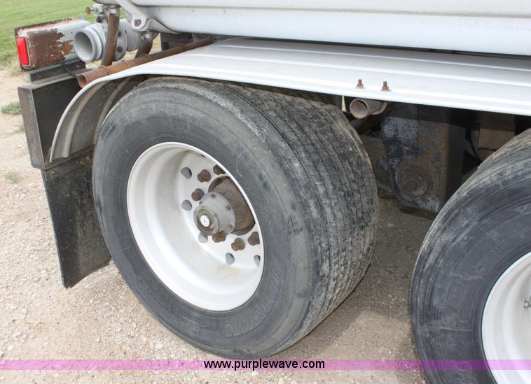 image for item A2718 1979 Pullman Trailmobile tanker trailer