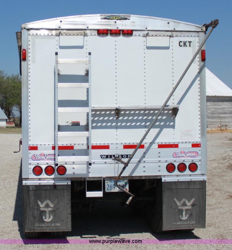 image for item A2726 2004 Wilson DWH-500 43' tandem axle grain trailer