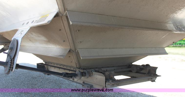 image for item A2726 2004 Wilson DWH-500 43' tandem axle grain trailer