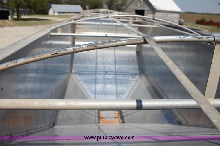 image for item A2726 2004 Wilson DWH-500 43' tandem axle grain trailer