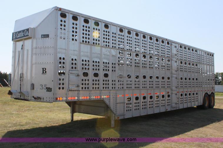 image for item A2727 1989 Merritt 48' tandem axle livestock trailer