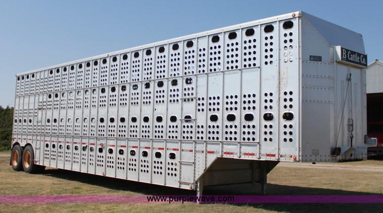 image for item A2727 1989 Merritt 48' tandem axle livestock trailer