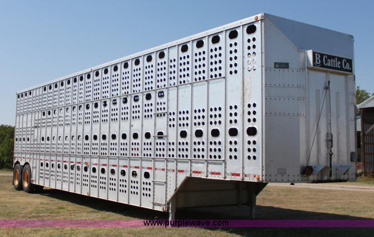 image for item A2727 1989 Merritt 48' tandem axle livestock trailer