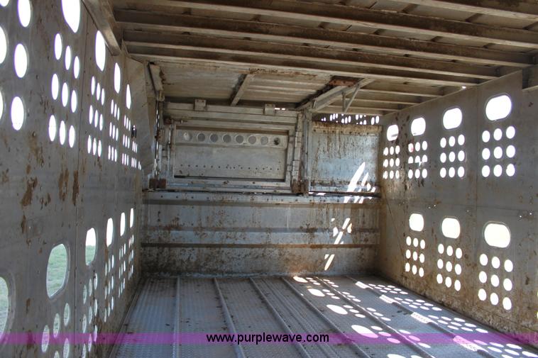 image for item A2727 1989 Merritt 48' tandem axle livestock trailer