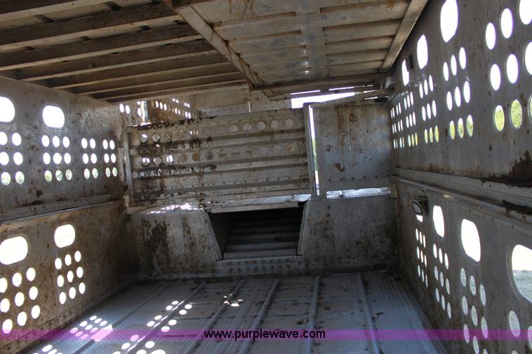 image for item A2727 1989 Merritt 48' tandem axle livestock trailer