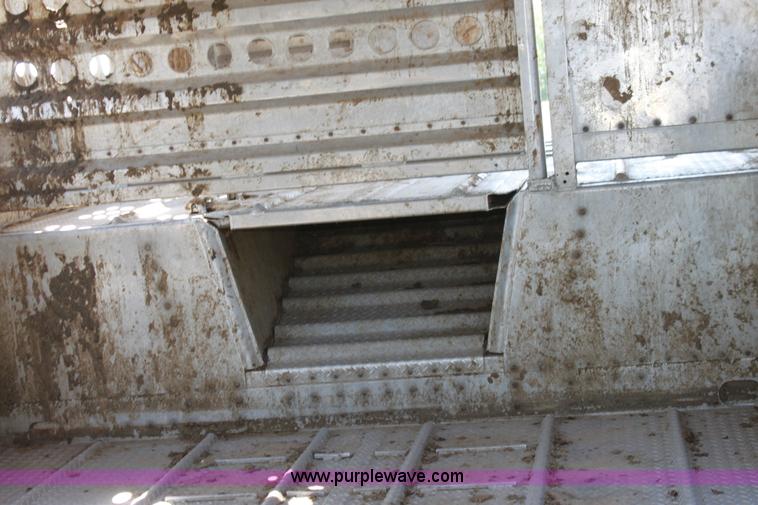 image for item A2727 1989 Merritt 48' tandem axle livestock trailer