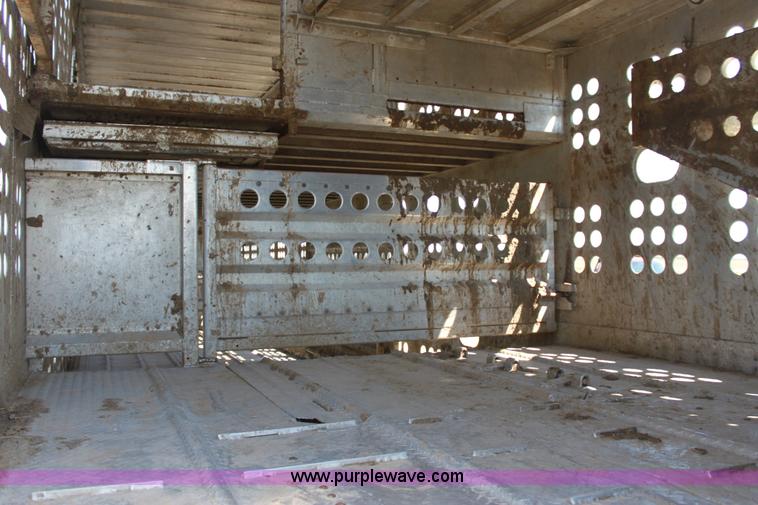 image for item A2727 1989 Merritt 48' tandem axle livestock trailer