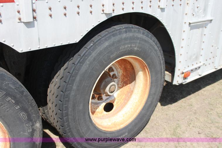 image for item A2727 1989 Merritt 48' tandem axle livestock trailer