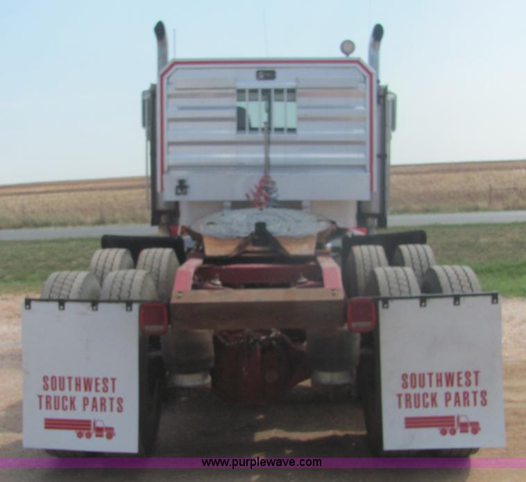 image for item A3535 1990 Peterbilt 379 semi truck