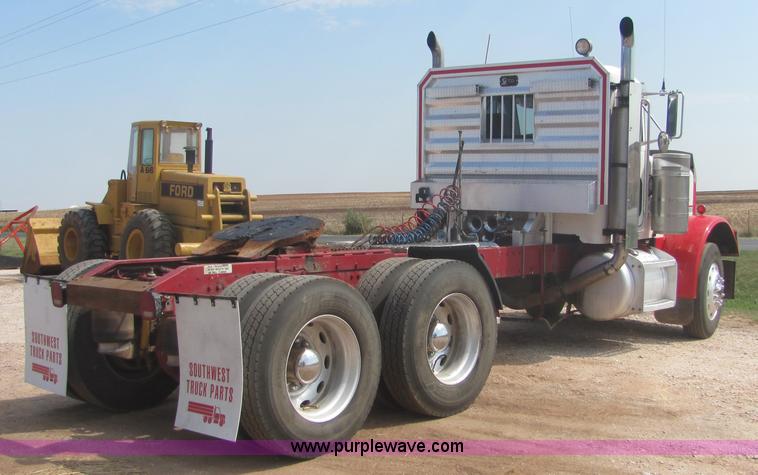 image for item A3535 1990 Peterbilt 379 semi truck