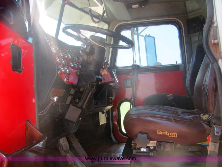 image for item A3535 1990 Peterbilt 379 semi truck