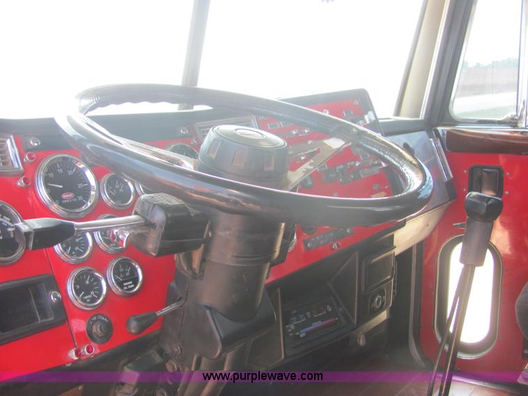 image for item A3535 1990 Peterbilt 379 semi truck