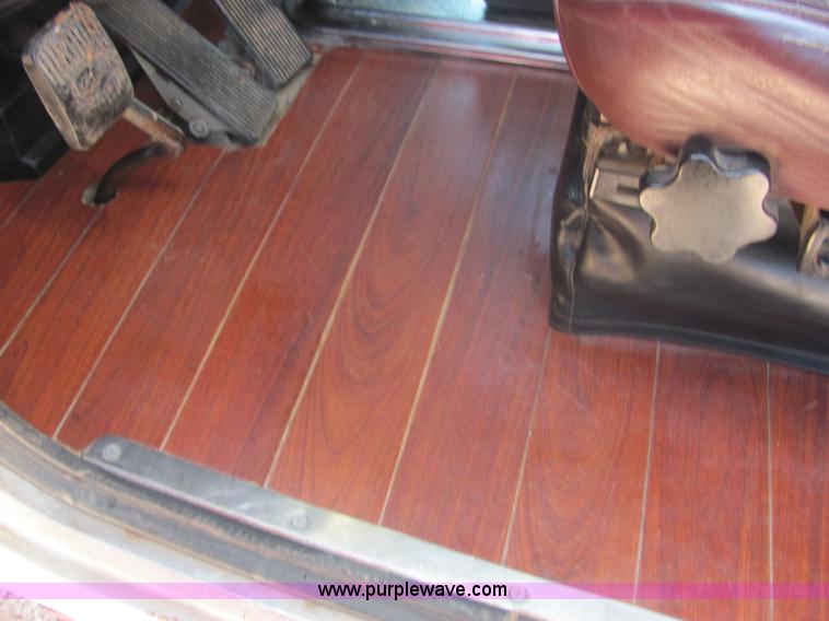 image for item A3535 1990 Peterbilt 379 semi truck