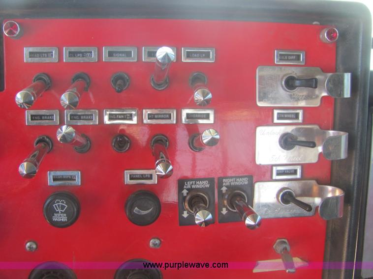 image for item A3535 1990 Peterbilt 379 semi truck