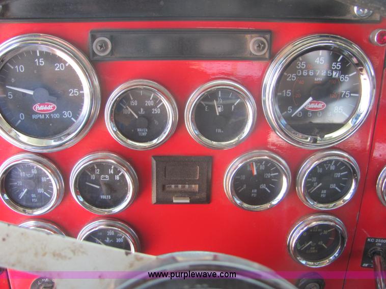 image for item A3535 1990 Peterbilt 379 semi truck