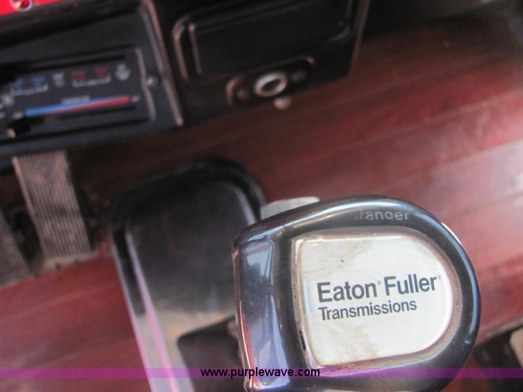 image for item A3535 1990 Peterbilt 379 semi truck